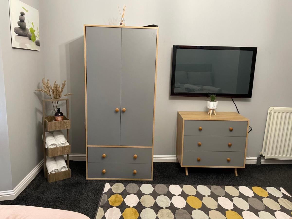 Spacious One Bedroom Flat, Entire Property. Γκρίνοκ Εξωτερικό φωτογραφία
